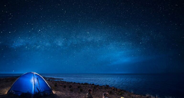 Explora la Magia del Cielo Nocturno 5 Enclaves para Ver las Estrellas junto a un Lago