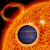 Descubren un planeta imposible orbitando una estrella diminuta