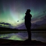 Estrellas auroras boreales y glaciares