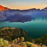 Monte Rinjani ver las estrellas desde un volcn activo de Indonesia