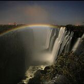 El Arcorirs lunar sobre las Cataratas Victoria