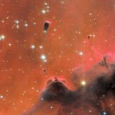 Hubble capta una impresionante imagen roja de la Nebulosa del Alma