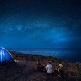 Explora la Magia del Cielo Nocturno 5 Enclaves para Ver las Estrellas junto a un Lago