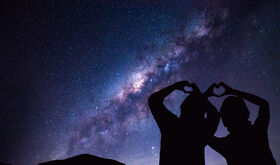 Qu es el Astroturismo y por qu cada vez ms personas viajan para mirar las estrellas Qu es el Astroturismo y por qu cada vez ms personas viajan para mirar las estrellas