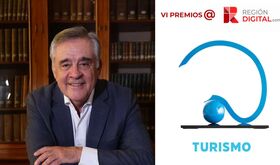 Rafael Bachiller recibe el Premio Turismo de los VI Premios ReginDigital Rafael Bachiller recibe el Premio Turismo de los VI Premios ReginDigital