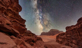 El Valle de la Luna existe y est en Jordania as es Wadi Rum bajo las estrellas