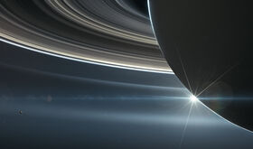 El origen de los anillos de Saturno est en el choque reciente de dos lunas 