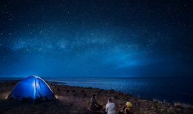 Explora la Magia del Cielo Nocturno 5 Enclaves para Ver las Estrellas junto a un Lago