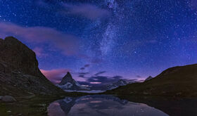 Astroturismo en los Alpes destinos estelares entre cumbres y cielos oscuros