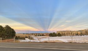 Rayos anticrepusculares el fenmeno que est sorprendiendo al otro lado del atardecer