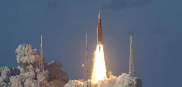 Artemis II despega hacia la Luna tras un lanzamiento con tensin y varios contratiempos