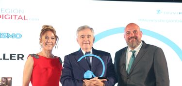 Rafael Bachiller recibe el Premio Turismo  ReginDigital por impulsar el astroturismo
