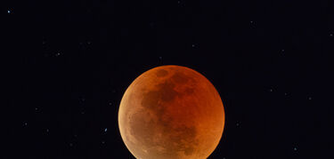 La Luna Roja desde Namibia