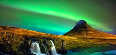 Astrofotografa en Kirkjufell la montaa estrella de Islandia