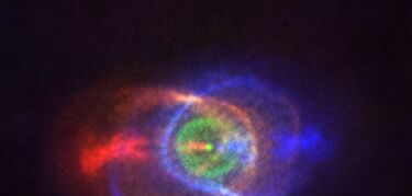 El ojo del universo No una bella pelea estelar captada por ALMA
