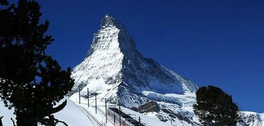 Un tren a las estrellas del monte Gornergrat en Suiza