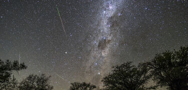 Gua del cielo de diciembre Gemnidas el cometa Leonard y todos los planetas