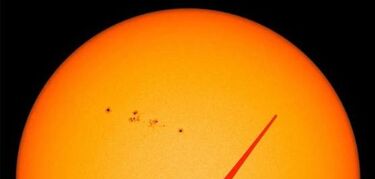 Nueva alerta Una mancha solar gigante del tamao de tres Tierras  