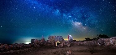 El soslticio desde el poblado minero de Santa Marta estrellas arriba y abajo