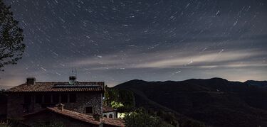 Antigedades estrellas y naturaleza la esencia de Mas Pineda 