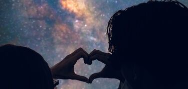 La ciencia del amor qu ocurre en tu cerebro al mirar el cielo en pareja