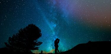 San Valentn bajo las estrellas escapadas romnticas rumbo al eclipse 2026