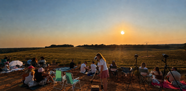 As vivimos el eclipse total de Sol en los campos de lavanda de Brihuega