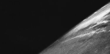 La primera fotografa de la Tierra desde el espacio cumple 80 aos as empez todo