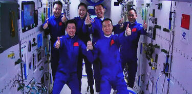 Tres taikonautas se han reunido con sus compaeros en la estacin espacial china Tiangong
