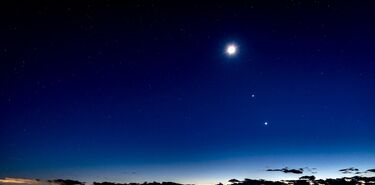 Atencin astrofotgrafos  Venus y Jpiter a punto de tocarse 
