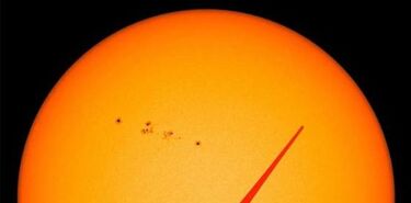 Nueva alerta Una mancha solar gigante del tamao de tres Tierras  