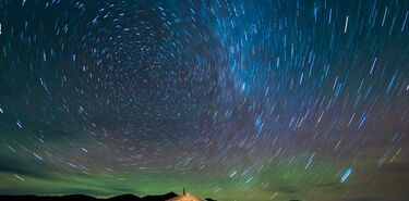 Estrellas en Mongolia Yurtas Tortugas y Montaas Sagradas  