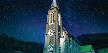 El Universo Bajo los Cielos Estrellados de Santa Mara Madalena en Brasil