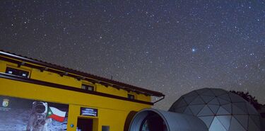 Cabaeros mira al cielo descubriendo las estrellas del Planetario de Alcoba