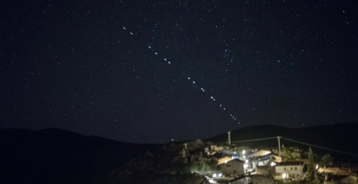 No eran ovnis, sino los satélites Starlink de Space X