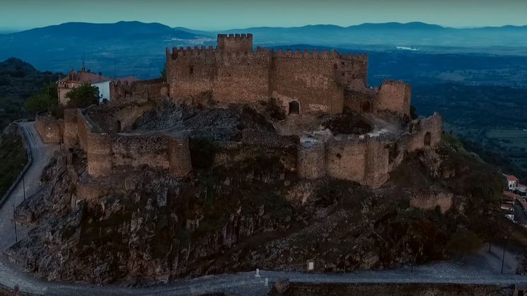 Castillo Montnchez