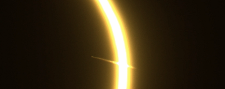 Un meteoro durante el eclipse El misterioso objeto captado en Espaa que lleg al APOD