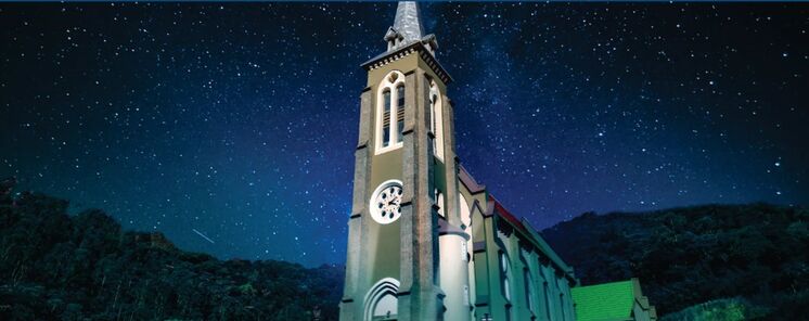 El Universo Bajo los Cielos Estrellados de Santa Mara Madalena en Brasil