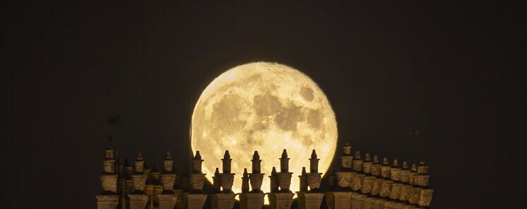 Plena Moon llega a Badajoz para celebrar la Luna llena entre arte y estrellas 
