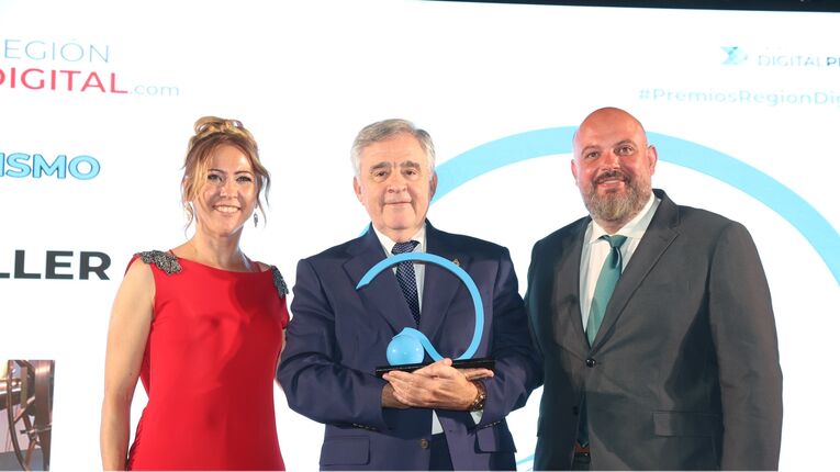 Rafael Bachiller recibe el Premio Turismo de  ReginDigital por impulsar el astroturismo