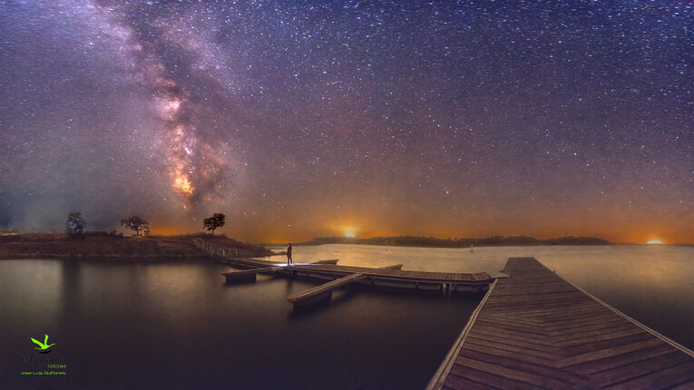 Astroturismo sensorial por Extremadura paisaje de estrellas