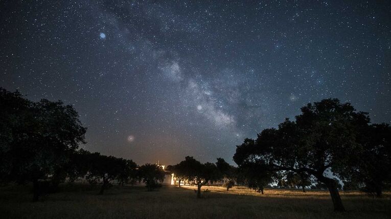 Dnde y cmo ver las estrellas en Extremadura Senderos Nocturnos y Miradores Celestes