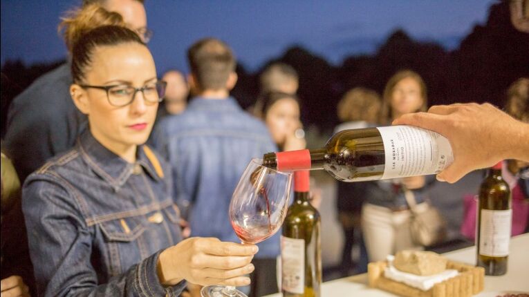Vino y estrellas se maridan con el certificado Bodegas Starlight