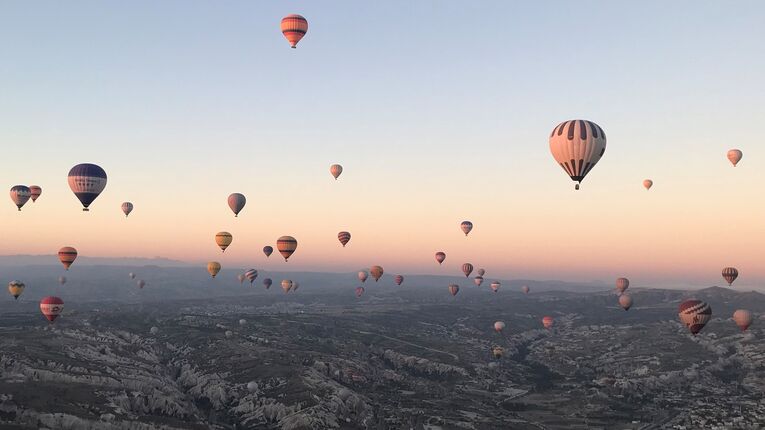 Amanecer en globo y el espectacular cielo de la Capadocia