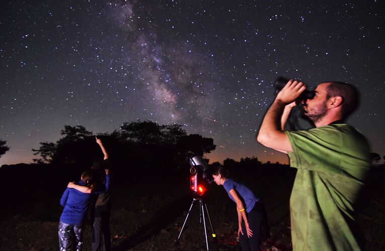 Cabaeros bajo la bveda celeste berrea grullas y noches de estrellas