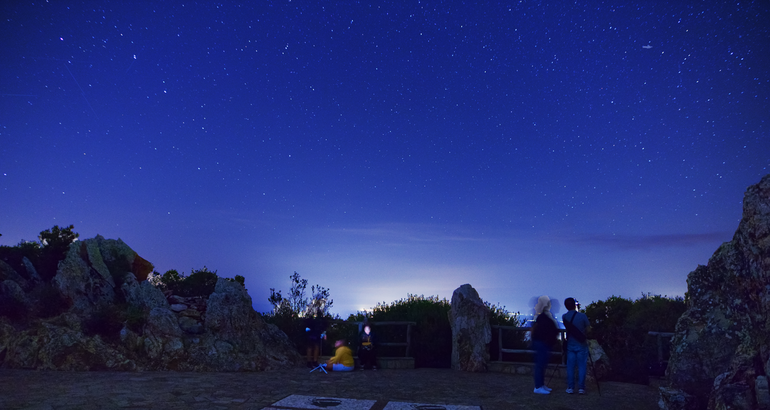 Cerdea se apunta al astroturismo pueblos de estrellas y un radiotelescopio gigante