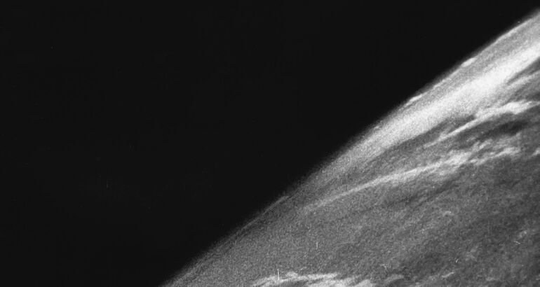 La primera fotografa de la Tierra desde el espacio cumple 80 aos as empez todo