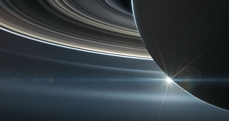 El origen de los anillos de Saturno est en el choque reciente de dos lunas 
