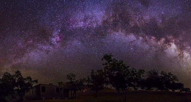 La belleza natural de Entre Encinas y Estrellas