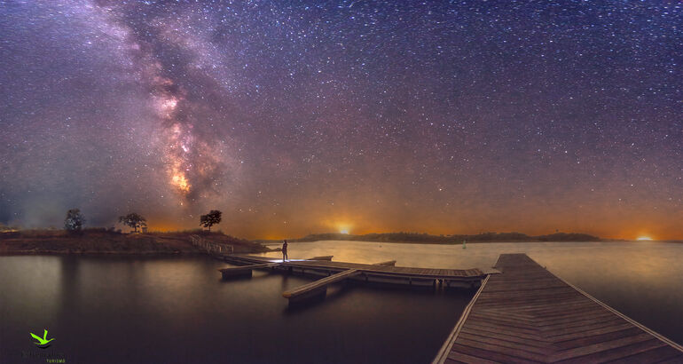 Astroturismo sensorial por Extremadura paisaje de estrellas